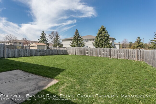 Building Photo - 1725 Meadow View Ln