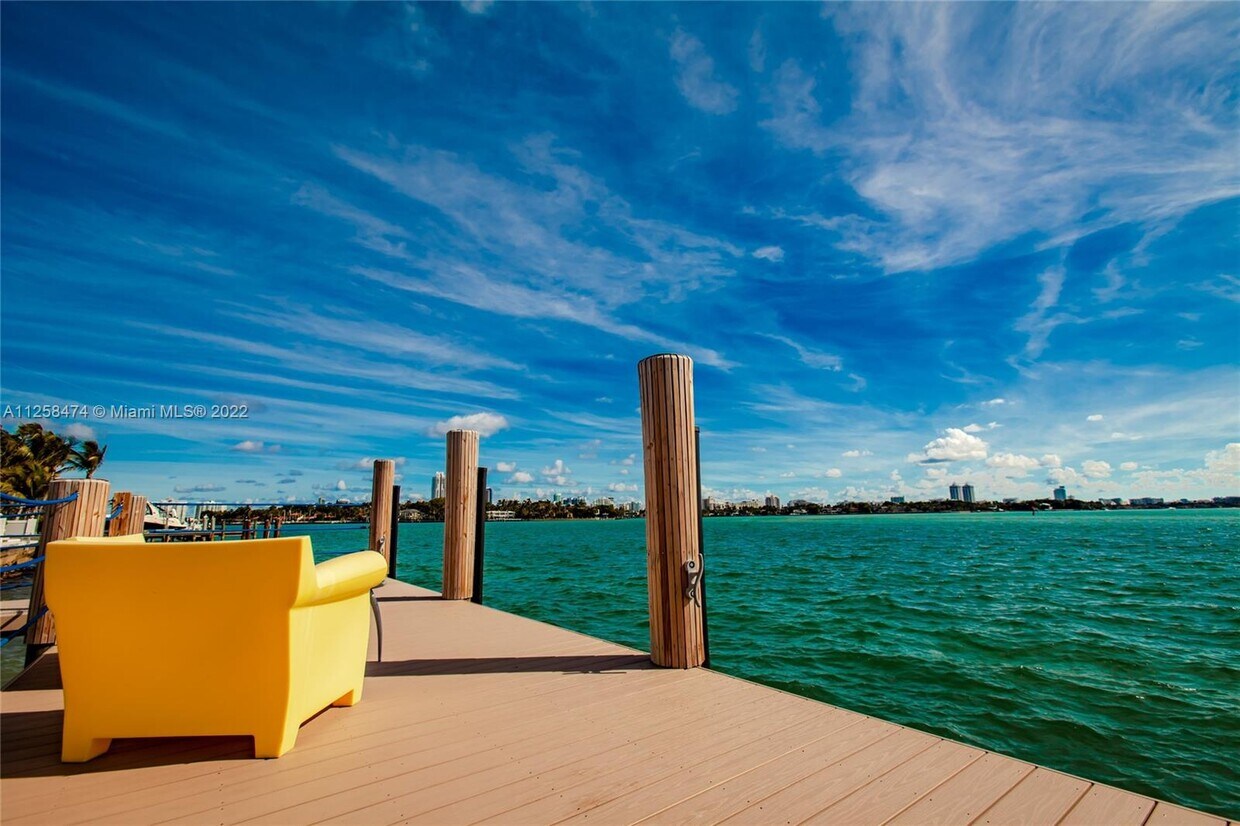 Foto principal - 1750 Bay Dr
