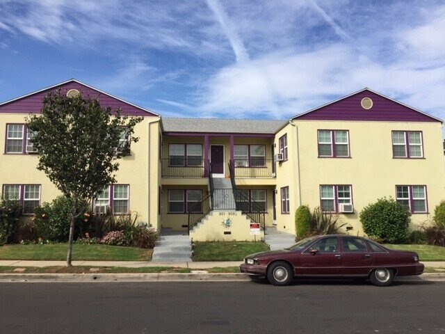 Building Photo - 901 Alandele Ave