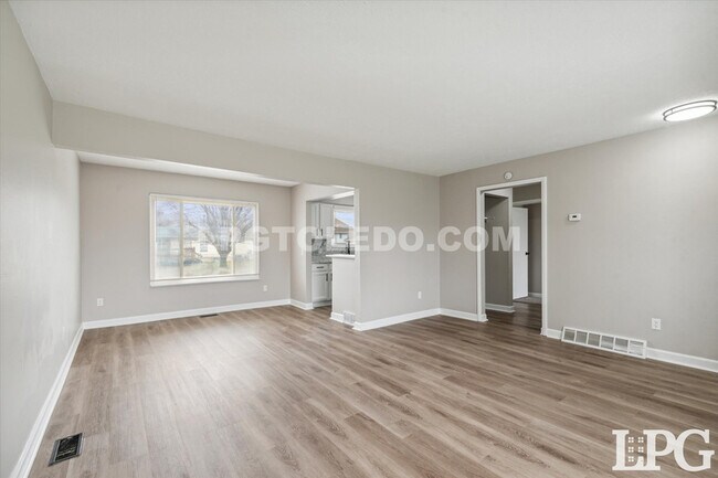 Foto del edificio - 4230 Dahlia Dr