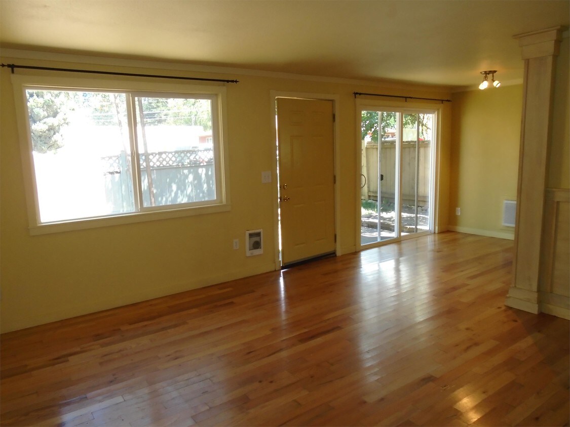1288 E Santiam St Unit 1288, Stayton, OR 97383 Room for Rent in