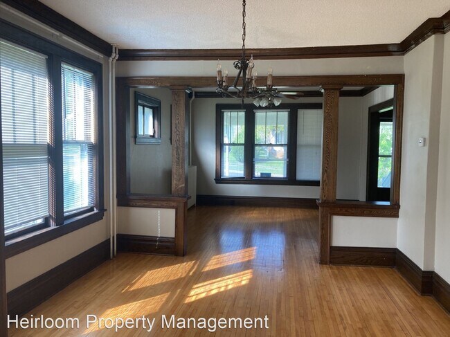 Building Photo - 4 br, 1.5 bath House - 917 N 11th Ave E