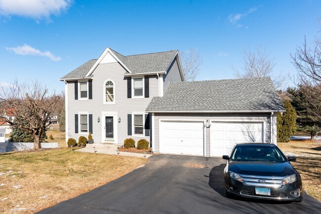 Foto del edificio - Beautiful 3 Bedroom Colonial