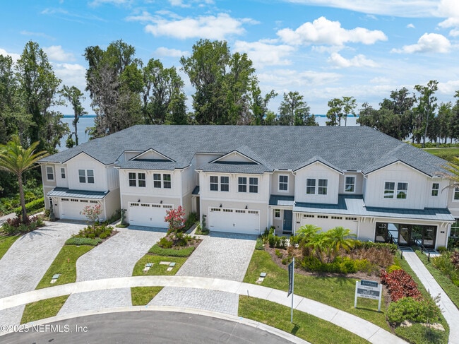 Building Photo - 27 Oak Pk Dr