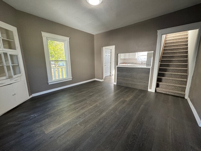 Building Photo - 303 Forest Ave