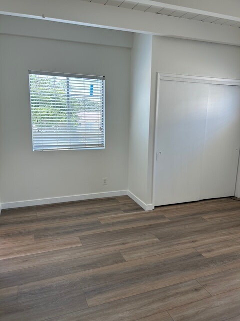 Building Photo - Renovated Upstairs 1-Bedroom with Private ...
