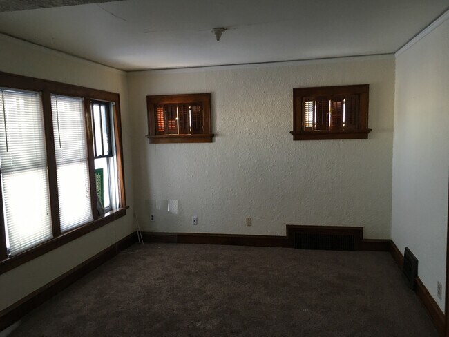 Building Photo - Great 3 Bedroom UPDATED!!