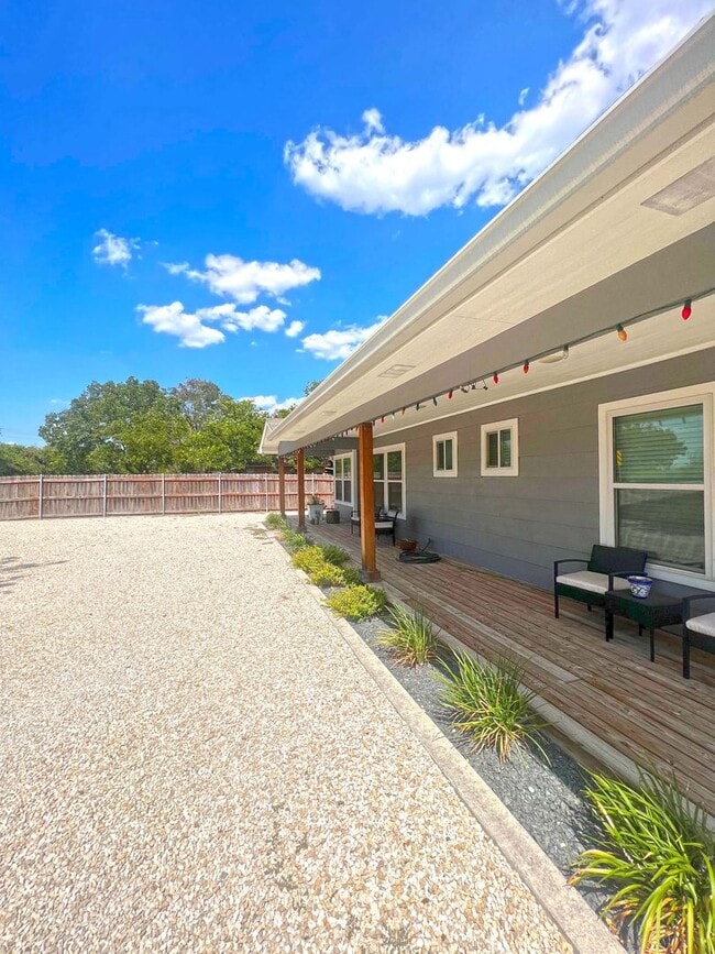 Foto del edificio - Single Family Home