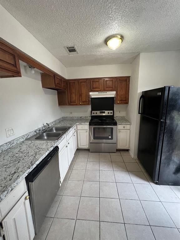 Primary Photo - 2117 W Walnut St