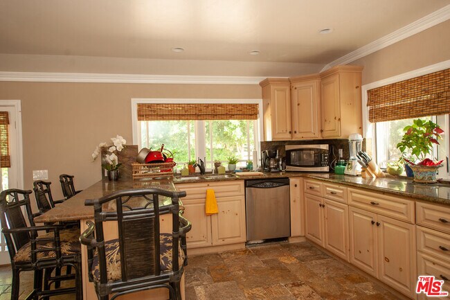 Foto del edificio - 24748 Long Valley Rd