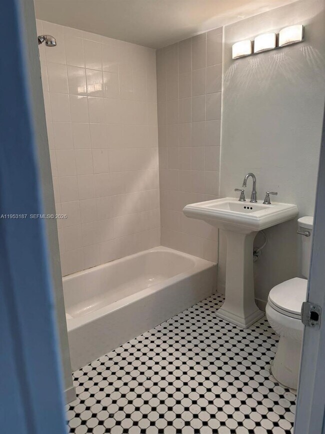 Foto del edificio - 1614 Jefferson Ave