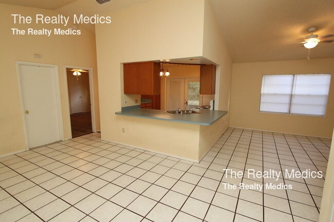 Building Photo - 3257 Dudley Dr