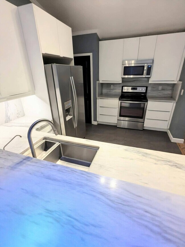 Building Photo - 5339 Peach Blossom Blvd