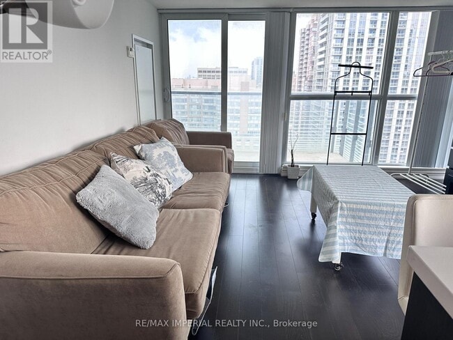 Photo du bâtiment - 386-1386 Yonge St