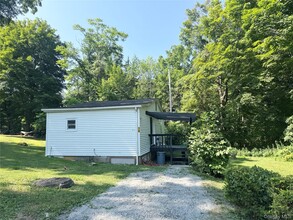 Building Photo - 21 De Russey Ln