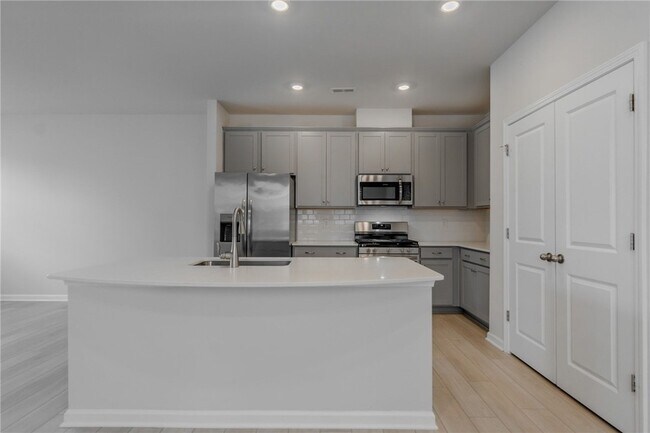 Foto del edificio - 14 Loebner Ln