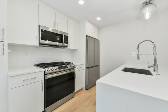 185 Maverick St Unit 2