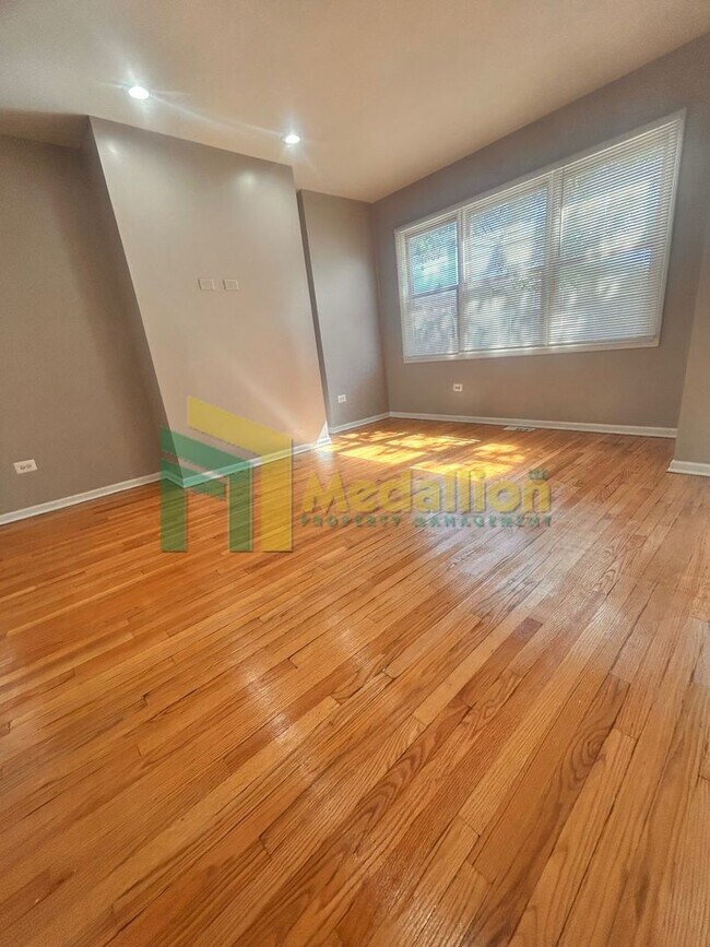 Foto del edificio - 5954 S Maplewood Ave