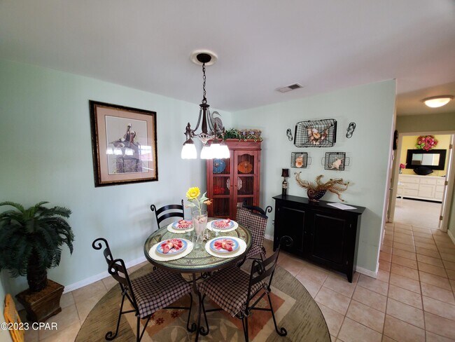 Foto del edificio - 2100 W Beach Dr