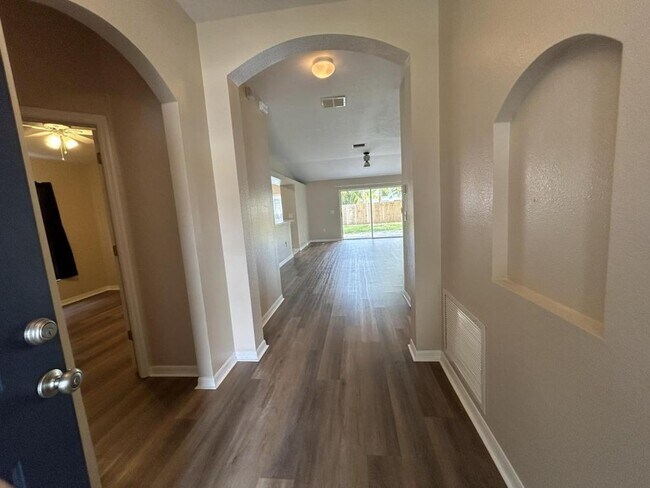 Foto del edificio - 30534 Tremont Dr