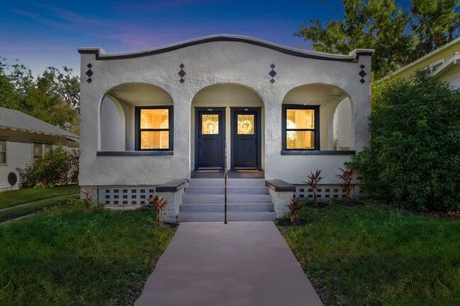 Foto del edificio - 728 Johnson Ave