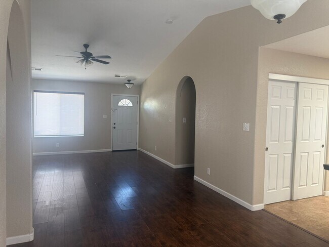 Foto del edificio - 3401 Misty Meadows Dr NE