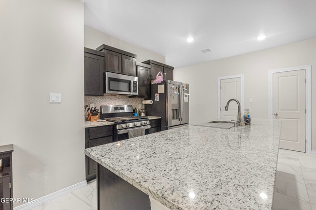 Foto del edificio - 709 Cedarwood Ave