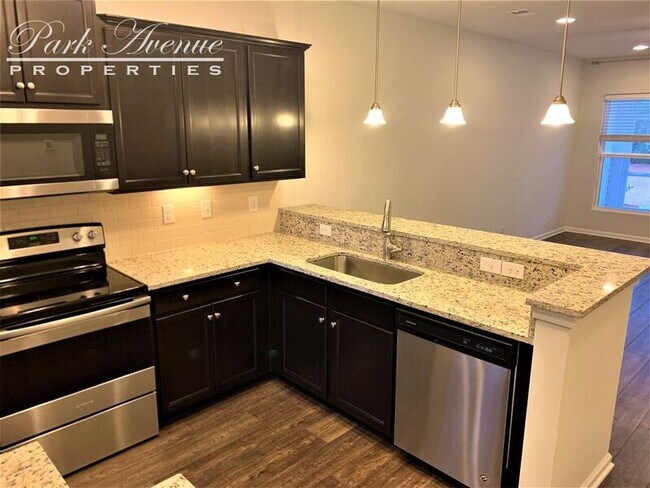 Building Photo - 297 Castle Dr