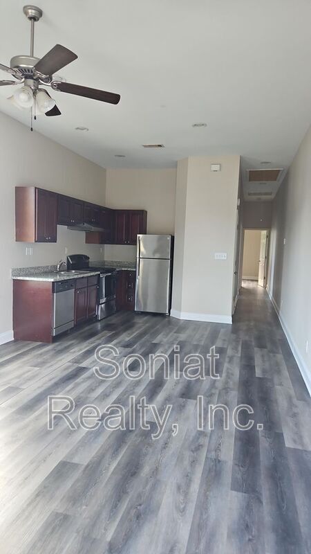 Foto del edificio - 4749 Eastview Dr