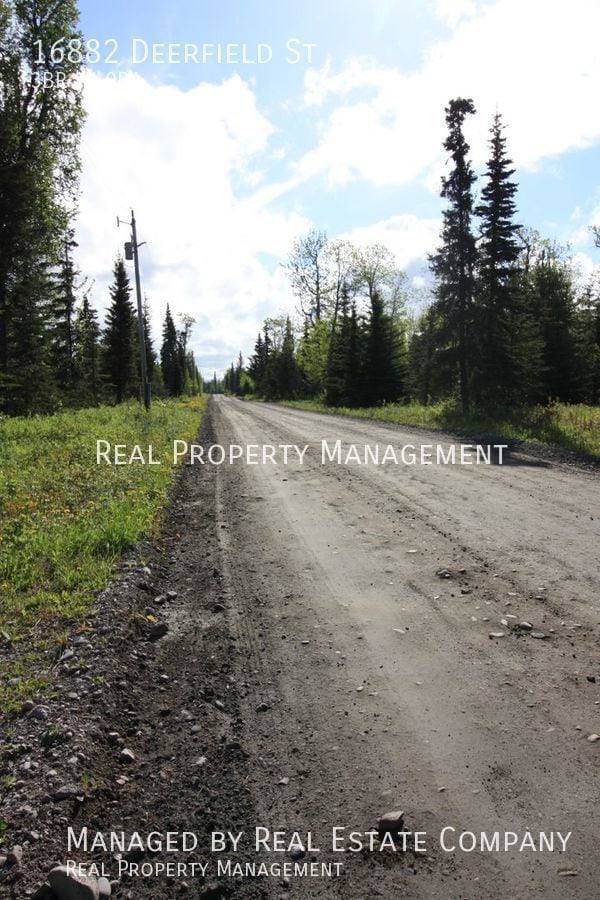 Building Photo - 16882 Deerfield St