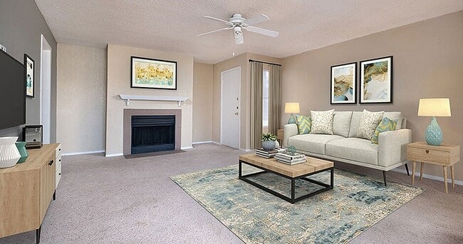 Living Area - Huntington Pointe