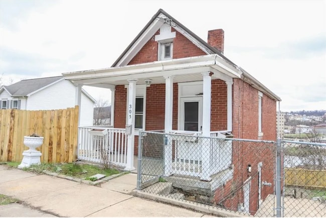 Photo - 305 Chestnut St House
