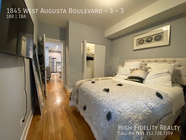 Foto del edificio - 1845 W Augusta Blvd