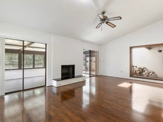 Foto del edificio - 6004 Courtside Dr