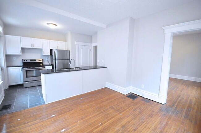 Building Photo - 24 E Blake Ave