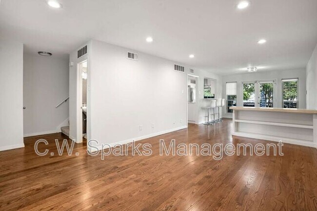 Foto del edificio - 7615 Woodthrush Dr