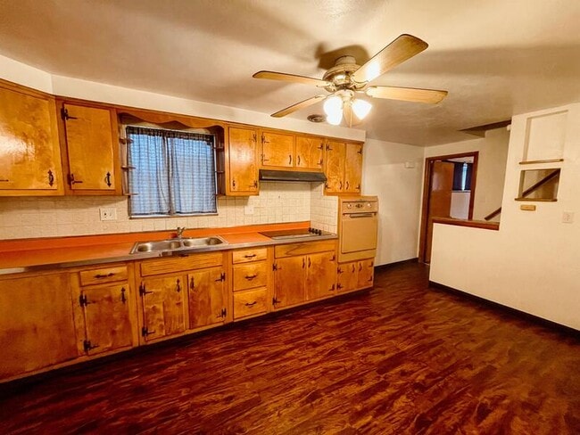 Building Photo - 528 Cypress Alley