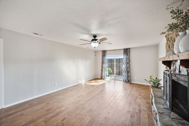 Foto del edificio - 501 Rogers Way