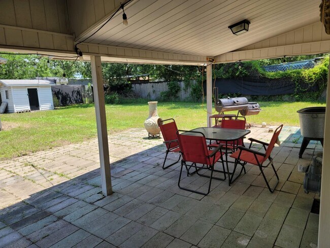 Building Photo - 345 Shelburn Dr