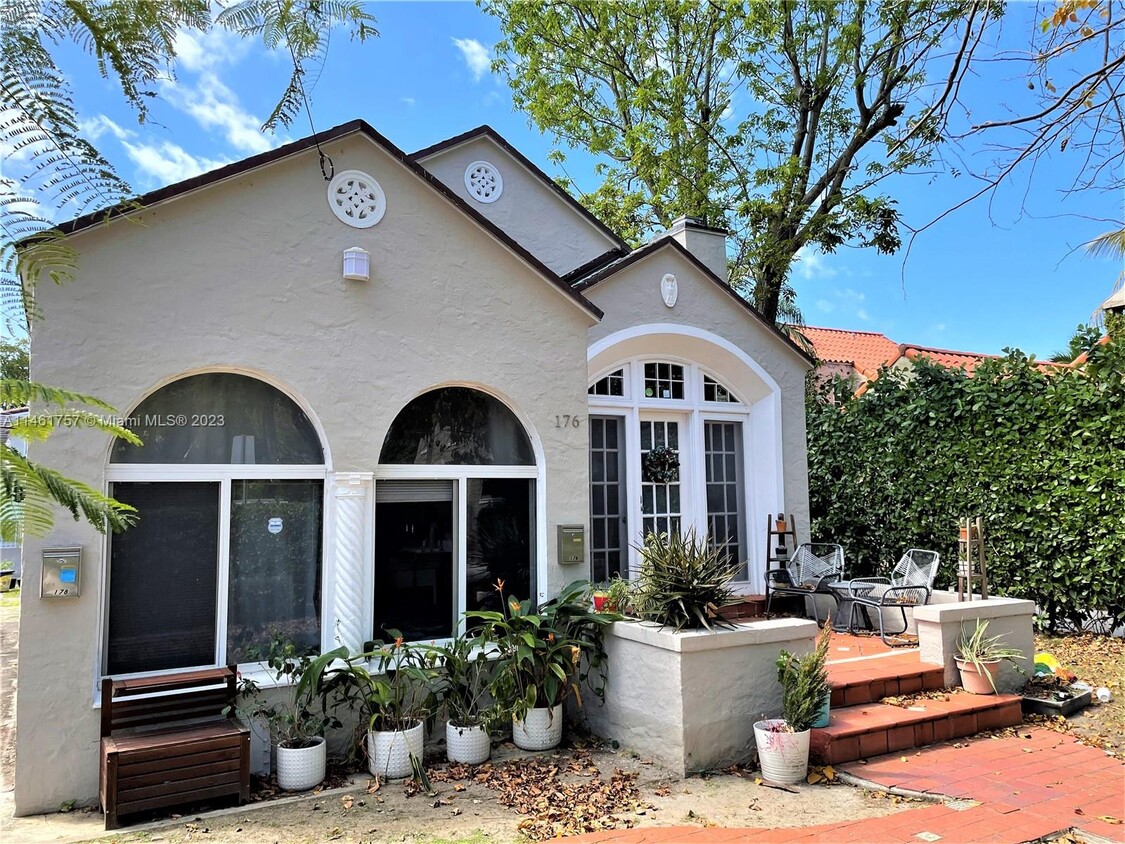 Foto principal - 176 NE 46th St