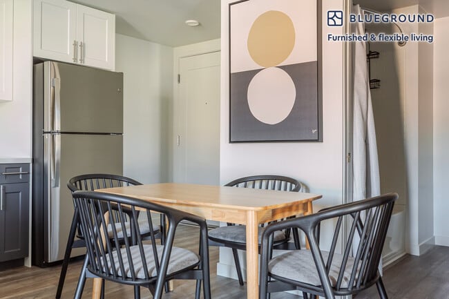 Building Photo - 2055 Haste St