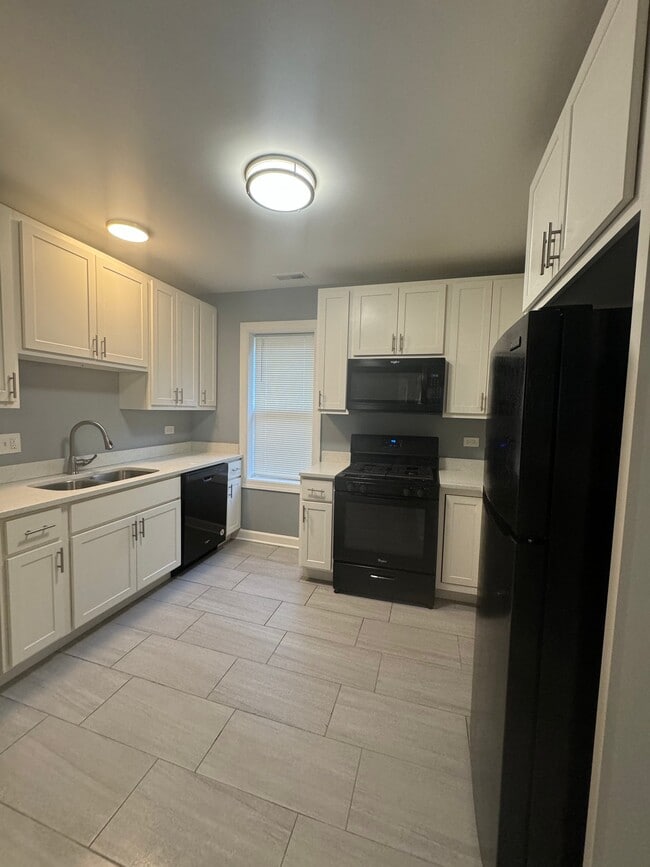 Building Photo - 5607 S Throop St