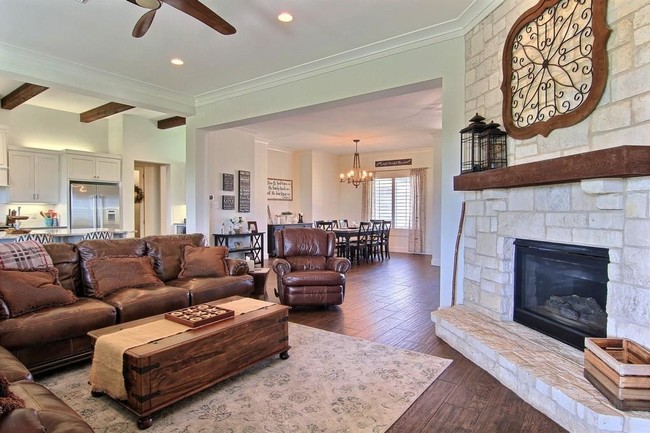 Building Photo - 5830 Lago Vista Dr