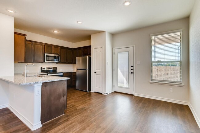 Building Photo - No Carpet! Gated 3 Bedroom Townhome