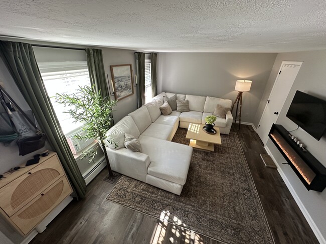 Building Photo - 14 Miranda Cir