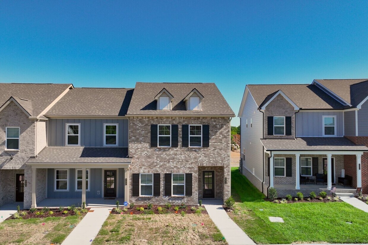Foto principal - **BRAND NEW 2024-BUILT TOWNHOME IN A RESOR...