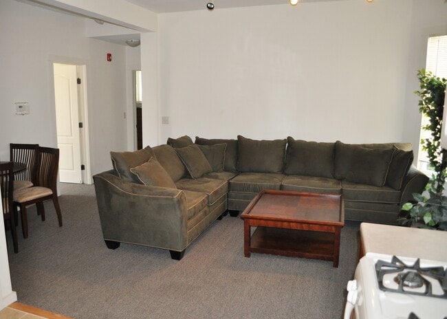 Building Photo - 103 Highland Pl