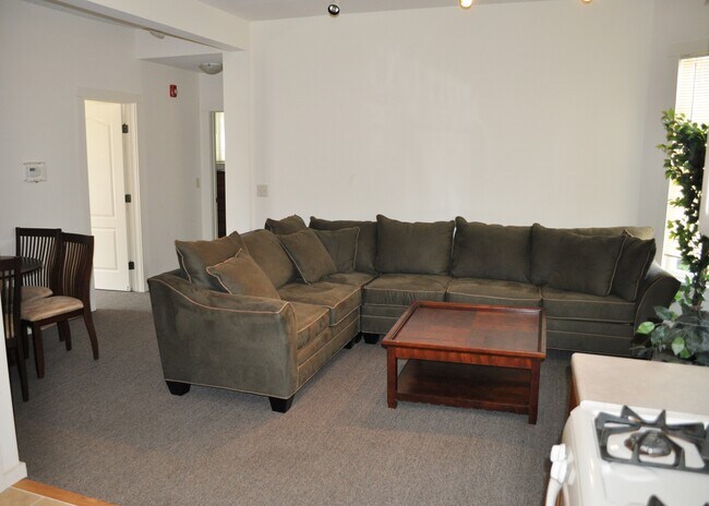 Foto del edificio - 103 Highland Pl