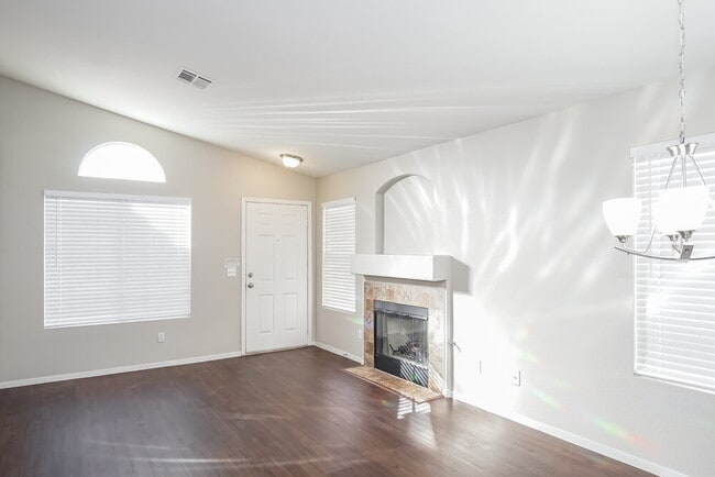 Foto del edificio - 7032 Village Shore Ct