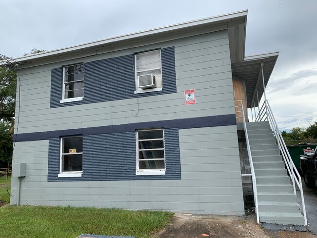 Building Photo - 232 Chelsea St